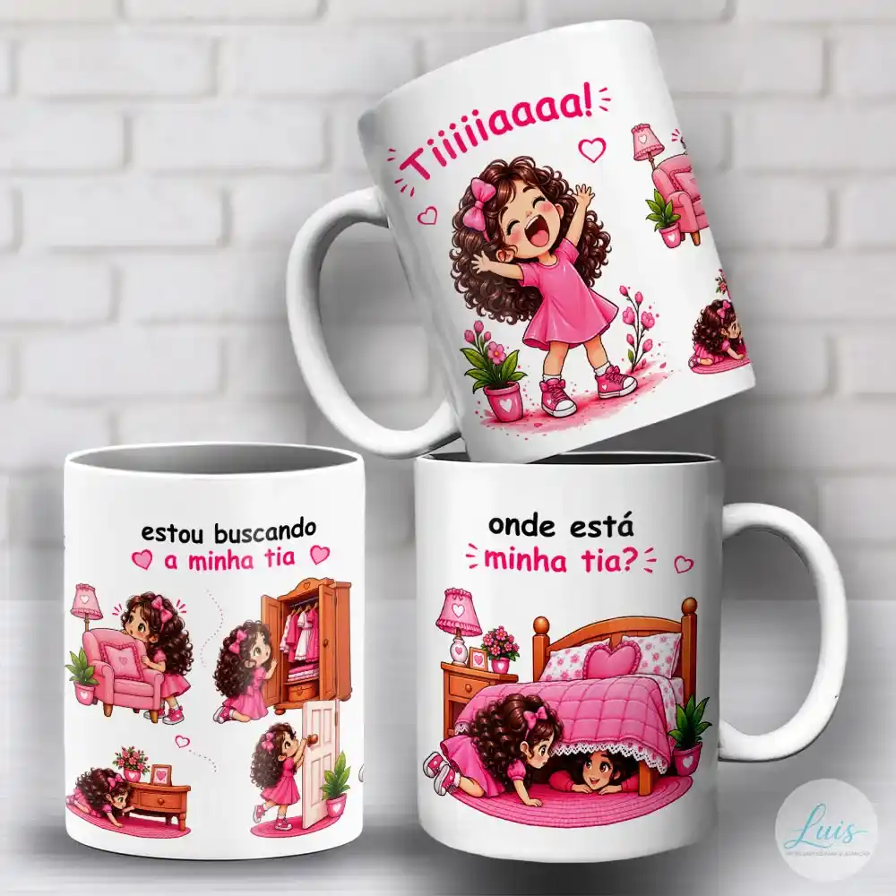 arte para caneca tiiiiiaaaa onde está minha tia com menina procurando a tia pela casa, em poltrona, guarda-roupa, cômoda, atrás da porta e debaixo da cama